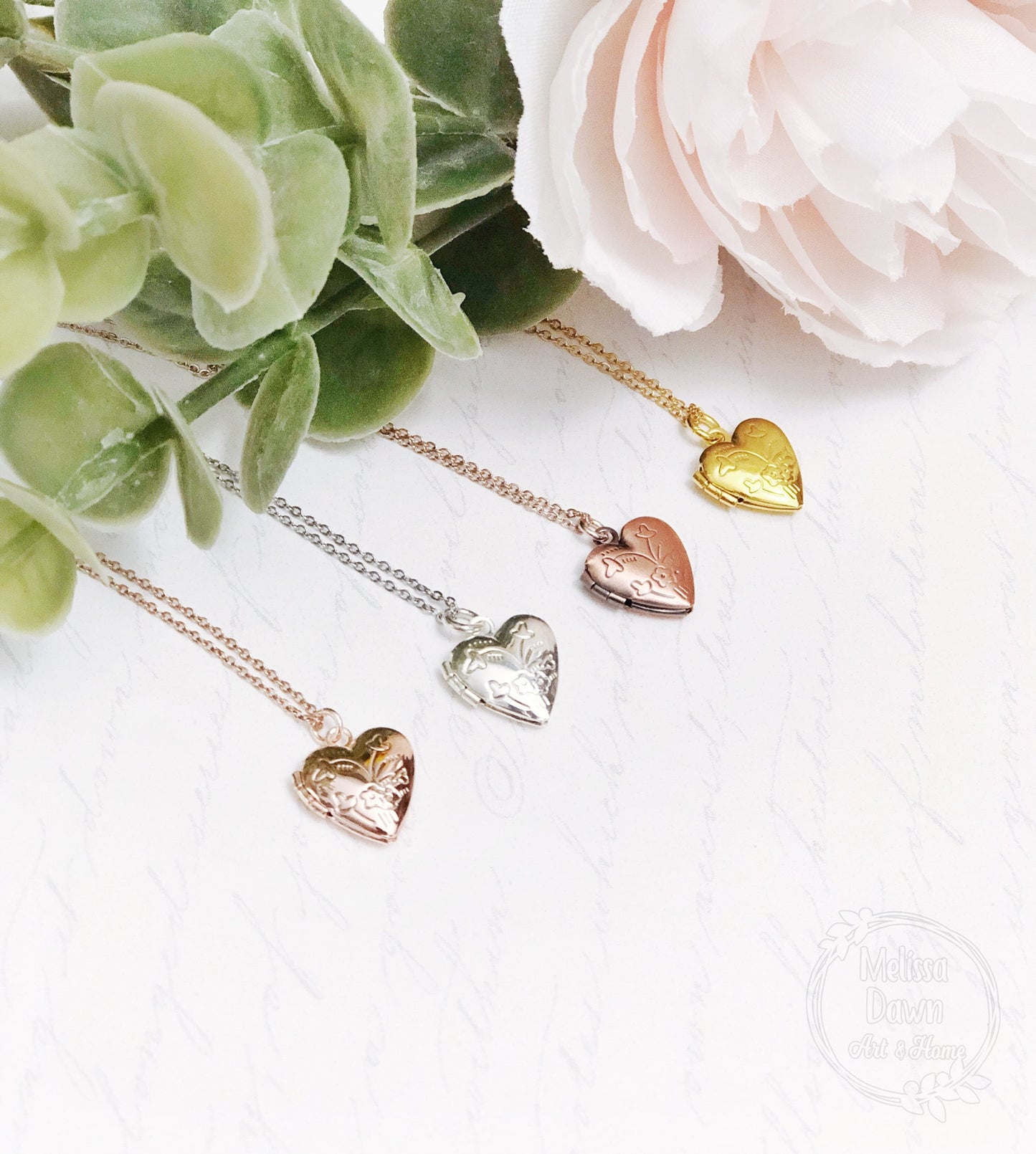 Flower Heart Locket / Heart Locket / Tiny Heart Locket / Photo Locket / Heart Necklace / Flower Girl Gift / Picture Locket / Dainty Locket